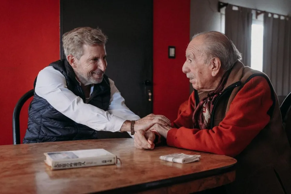 Frigerio visitó a Víctor Velázquez, maestro de la música popular argentina