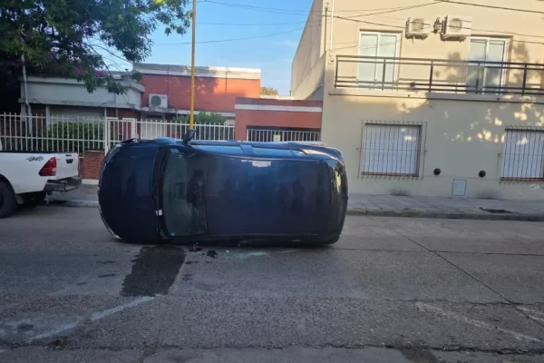 Triple choque en pleno centro con dos heridos