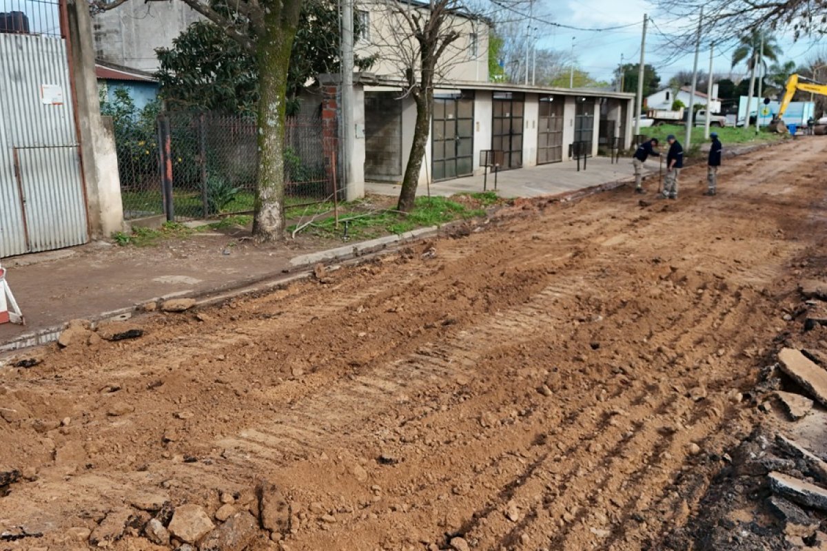La obra en calle Perigan está en marcha con demoliciones y renovación de conexiones
