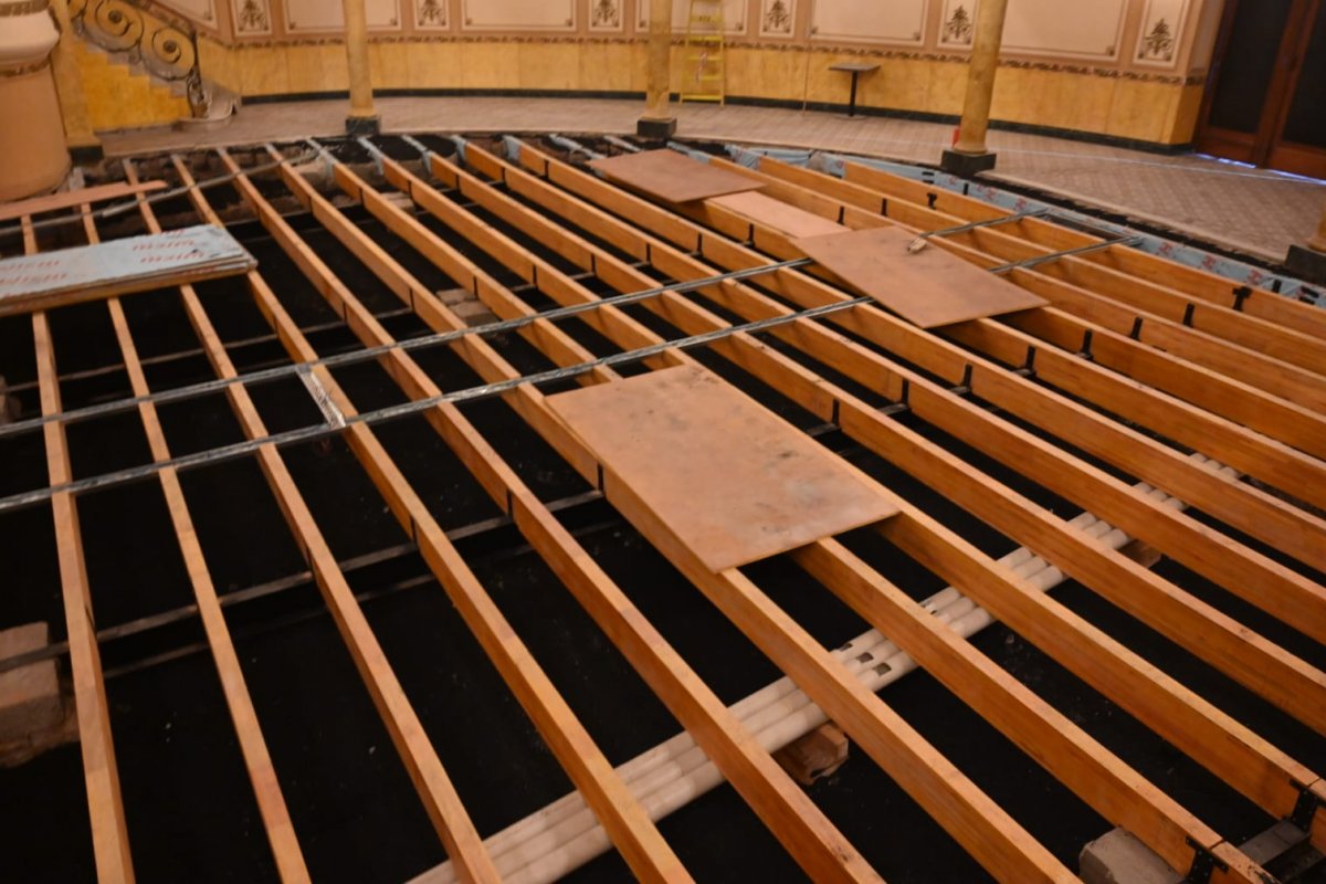La reconstrucción de la estructura y del piso del Teatro Gualeguaychú está en su etapa final