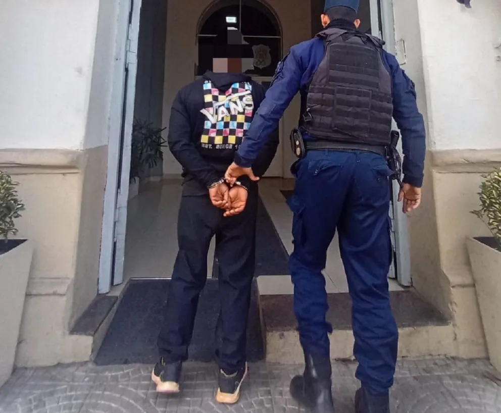 Detuvieron a una pareja acusada de asaltar a mano armada