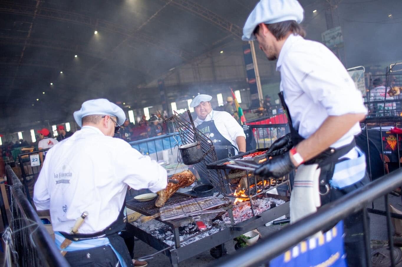 Este fin de semana, el Festival "Brasa y Botella" acapara las miradas en Pueblo Belgrano