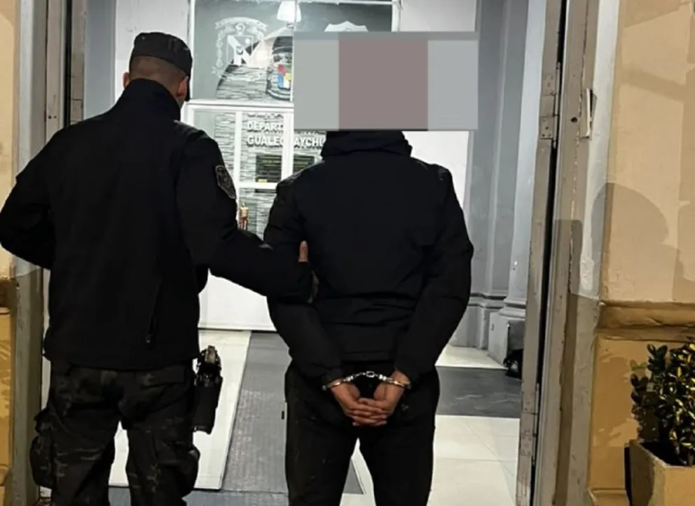 Persecución:  Intentó escapar en una moto que tenía pedido de secuestro por hurto